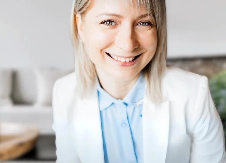 Image for home page mobile with Nika Mak smiling